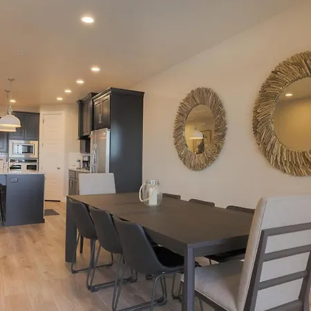 5 Bedroom Canyon View Corner 2257